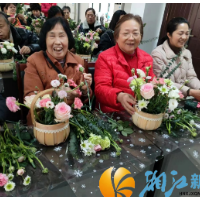 巾帼心向党 花艺展芳华——西湖街道谭家冲社区开展妇女节主题活动