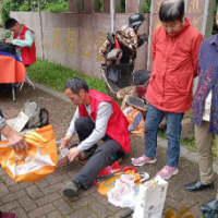 望城坡街道长华社区开展“老行当进小区，服务在我心”便民服务活动