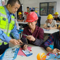 安全宣传进工地 警钟长鸣筑平安
