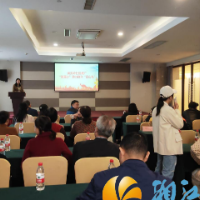 黄泥岭社区推广“湘易办” 助力群众“省心办”