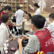 梅溪湖街道金滩社区开展“情暖母亲节金滩送健康”志愿服务活动