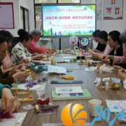 花间爱意，至“扇”至美——西湖街道嘉欣社区开展母亲节花扇DIY活动