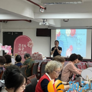 西湖街道谭家冲社区开展“以爱为名 感恩母亲”手工团扇制作活动