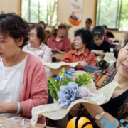 西湖街道龙王港社区：献礼母亲节，共享快乐时光