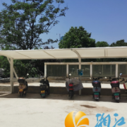 便民车棚“上岗” 电动车充电这“桩”事不再难