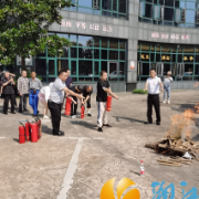 西湖街道先锋社区开展消防安全培训暨演练,筑牢安全“防火墙”