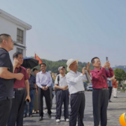 莲花镇农民诗人即兴创作咏清廉