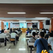 麓山南路社区开展道路交通安全警示教育