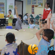 火炬城社区举办“圈圈故事会”：以书会友，共筑友谊桥梁