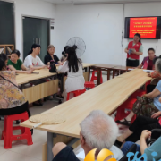 西湖街道谭家冲社区开展“守护钱袋子 护好幸福家”防范非法集资宣传月活动