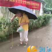 七旬老党员防汛一线守初心，发挥余热显担当