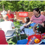 咸嘉湖街道白鹤咀社区举办“政务公开主题日”宣传活动