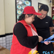 西湖街道谭家冲社区开展“湘易办”志愿者推广宣传活动