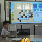 西湖街道嘉欣社区：快乐暑假，乐在“棋”中