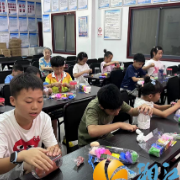 西湖街道咸嘉湖社区开启垃圾分类创意“新玩法”