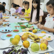 谷峰村：学食品安全科普，拼创意水果艺术