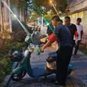 "红袖章"守护夜：涧塘社区巡逻志愿服务队点亮平安之光