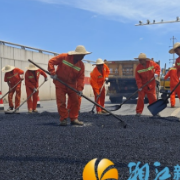 不负秋日好时光 道路维护正当时