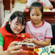商贸城社区：巧手迎国庆 浓浓爱国情