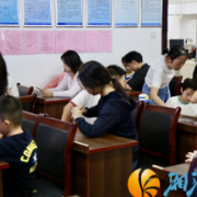 桔子洲街道师大社区开展儿童缝缝乐手工活动