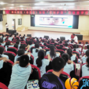 送法进学校，法治护成长
