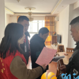 西湖街道嘉欣社区：“敲门行动”暖人心，护好群众“安全门”