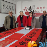 后湖新村开展“泼墨挥毫歌盛世，欢天喜地迎新春”送春联活动