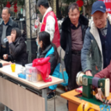 邻里同心聚合力 和谐互助暖人心