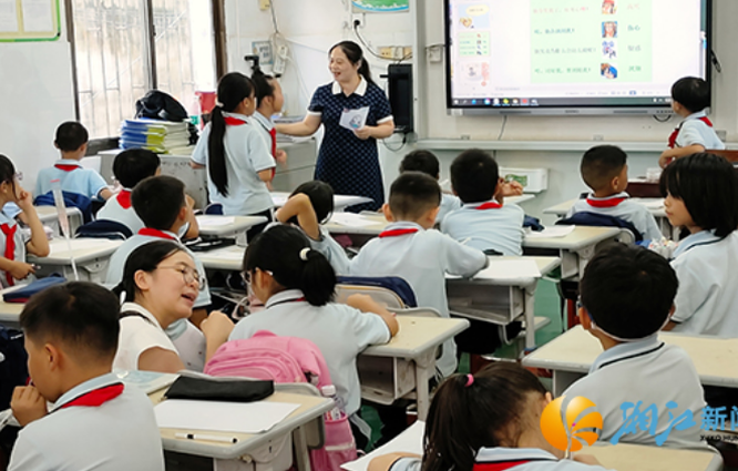 儿童青少年心理健康义诊进社区进学校