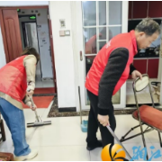 “雷锋志愿者”情暖敬老月，独居老人家中享关怀