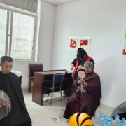 暖心义剪进社区，志愿服务暖人心