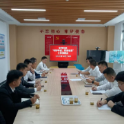 筑牢安全防线，梅溪湖街道华茂社区物业夜间治安巡逻队在行动