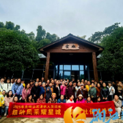 西湖街道先锋社区举办重阳节主题活动 百名退休人员共度温馨时光