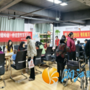 公益集市送服务 普法宣传暖侨心