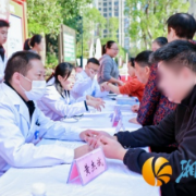 泽盛金秋贺重阳，这场义诊暖到居民心坎上