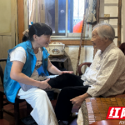 重阳节里暖意浓:上门守护,让湘江新区长者安享幸福晚年
