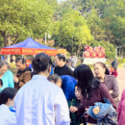 暖阳伴桂香 重阳集市藏欢喜