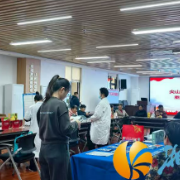 重阳暖人心 邻里共安康