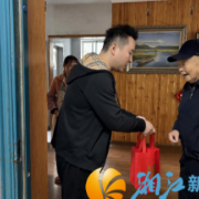 重阳送暖!英才园社区走访独居老人,贴心服务暖人心