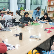 一针一线缝温情 邻里聚首做围裙!嘉欣社区手工活动落幕