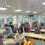 西湖街道谭家冲社区：艾香萦绕邻里情，巧手共筑健康梦