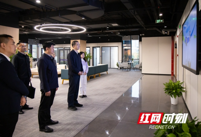 周健调研产业园区基层党建工作