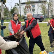 党建引领聚合力 清洁家园焕新颜