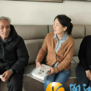 桐溪港社区开展“送学上门”活动 深化老党员学习教育