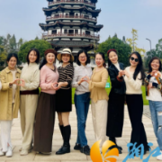 舞韵染秋风 邻里乐同行