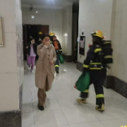 提、拔、握、压！公园里社区这场消防演练“干货”满满