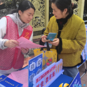 梅溪湖街道阳明山庄社区开展就业社保便民服务活动