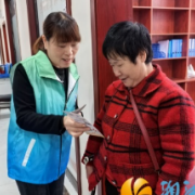 梅溪湖街道嘉顺社区“雷锋志愿者”走进居家养老中心,开展禁毒宣传