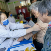 家庭医生服务工作站进社区,为居民健康送关怀