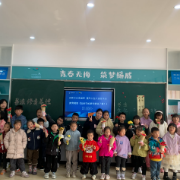 花的颜色谁做主？社区萌娃用阅读+手工解锁创意答案